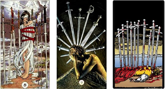 Oito, Nove e Dez de Espadas copiados ou redesenhados do Rider-Waite Tarot.