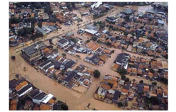 São Paulo sofreu enchentes diárias durante o mês de janeiro de 2010