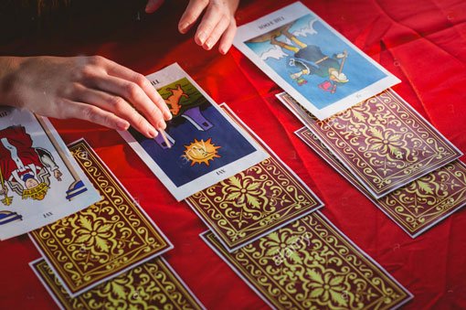 Como funciona a Consulta online de tarot