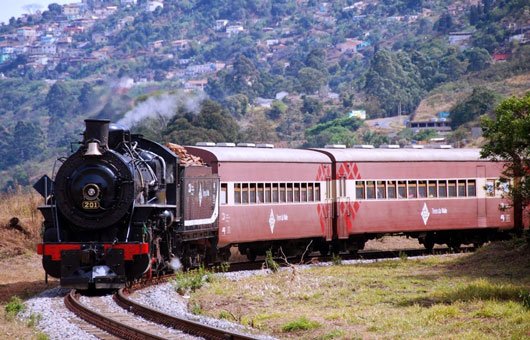 Foto do trem da Vale (MG) que liga Mariana a Ouro Preto
