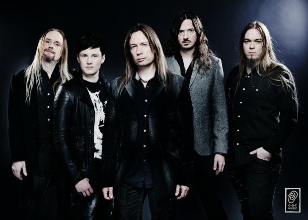 Integrantes da banda, da esquerda para a direita: Johansson, Pilve, Kotipelto, Porra e Kupiainen.