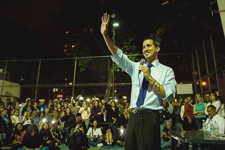 Guaidó em comício 