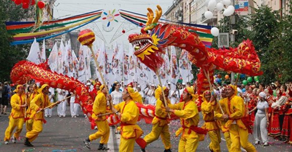 Festa de rua no Ano Novo chinês