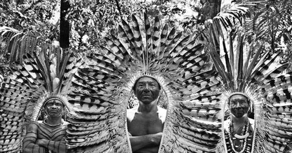 Guardiões da Amazônia diante da pandemia. Foto de Sebastião Salgado