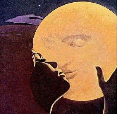 Dois rostos diante de uma grande Lua cheia.